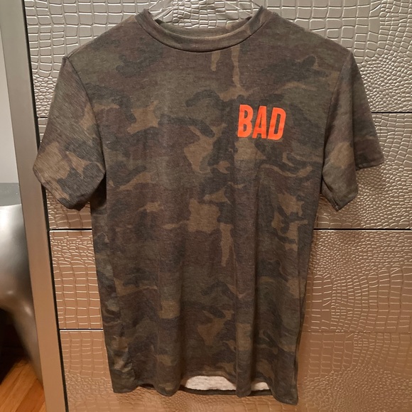 NEW Baddie Graphic Tee XS Fashion Nova Camo Green Camouflage NWT - Picture 5 of 9